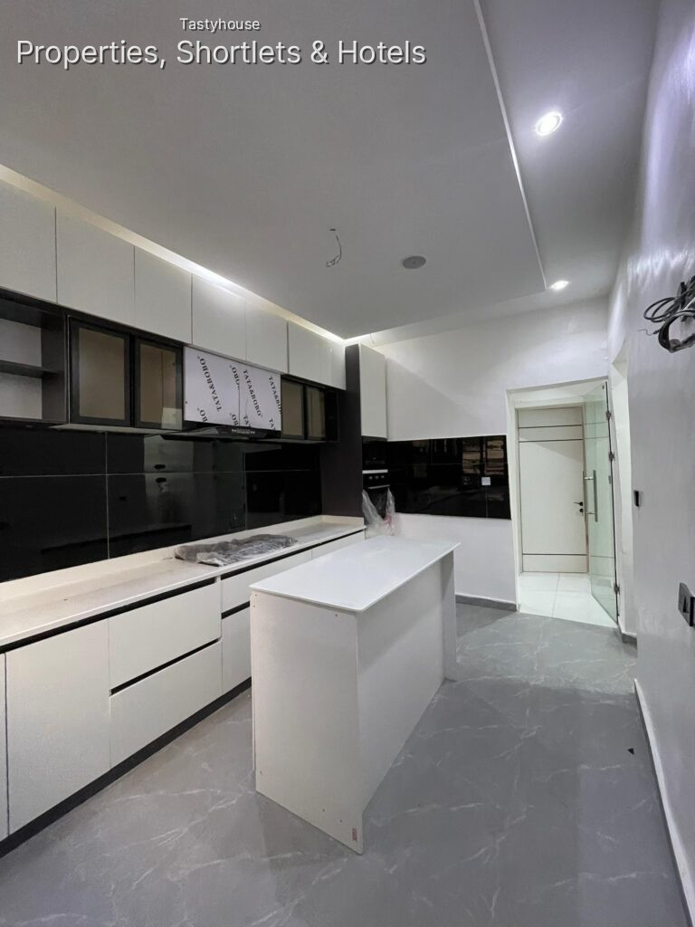 LUXURY 4BEDROOM FULLY DETACHED DUPLEX