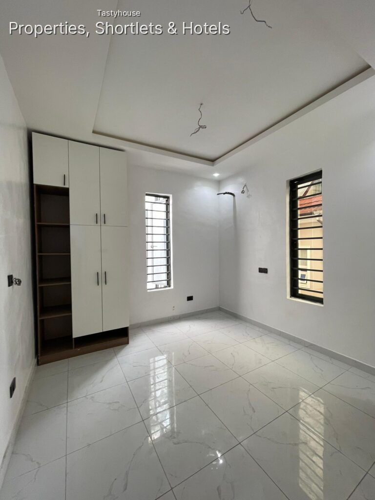 LUXURY 4BEDROOM FULLY DETACHED DUPLEX