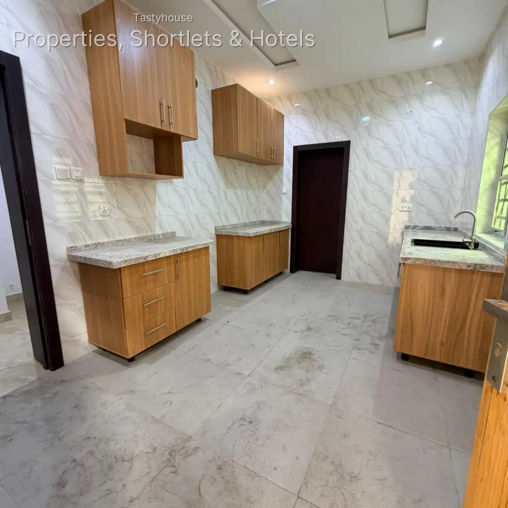 NEWLY BUILT 3 BEDROOM APARTMENT