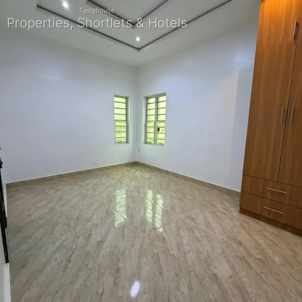 NEWLY BUILT 3 BEDROOM APARTMENT