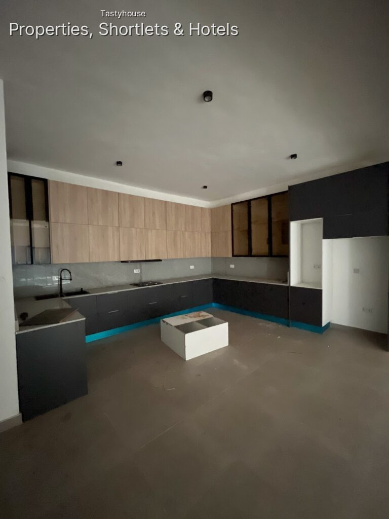 Luxury 2 &3 Bedroom Apartments