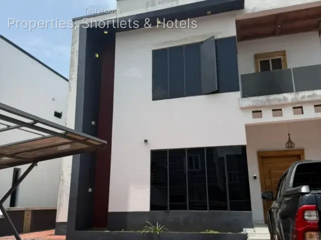 4 – bedroom fully detached duplex