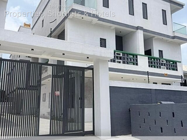 4-bedroom semi-detached housewith a BỌ