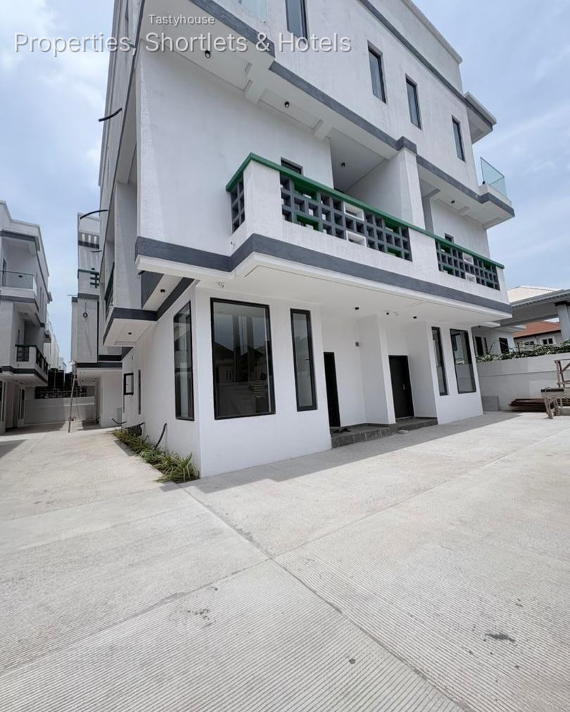 4-bedroom semi-detached housewith a BỌ