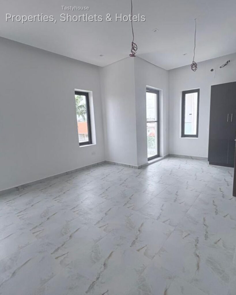 4-bedroom semi-detached housewith a BỌ