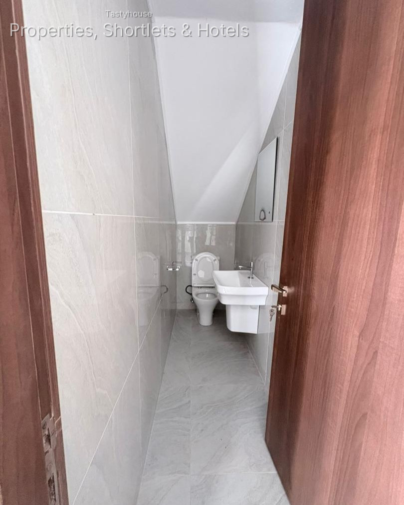 4-bedroom semi-detached housewith a BỌ