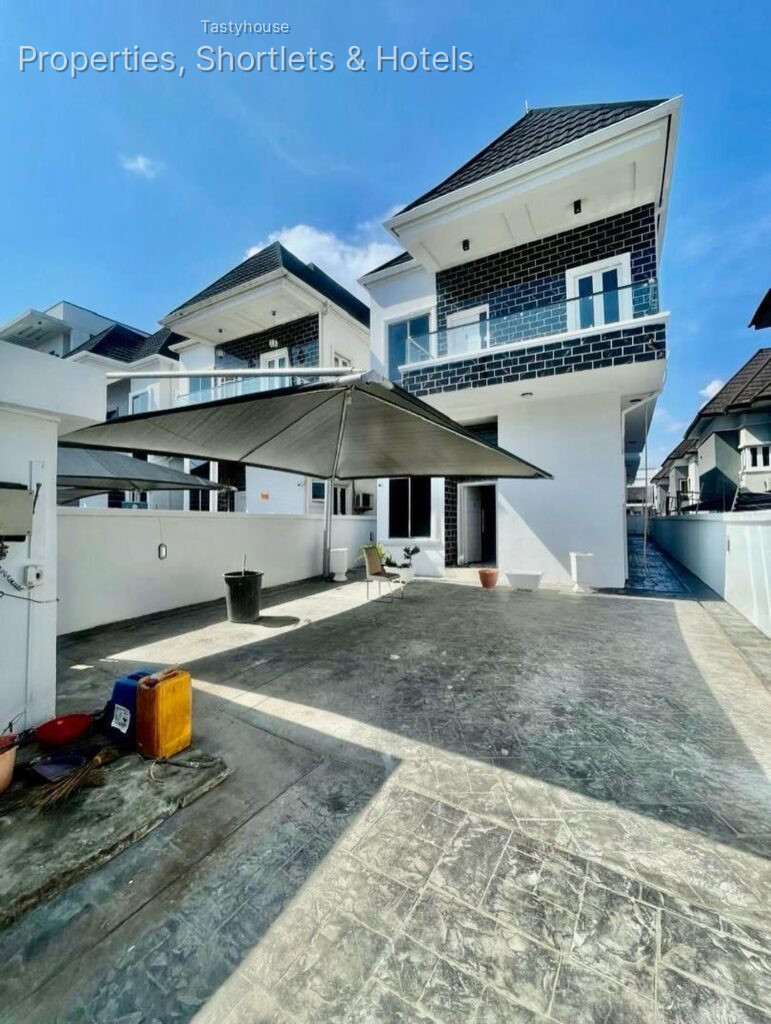 fully detached 5 bedroom house with 1room BQ.
