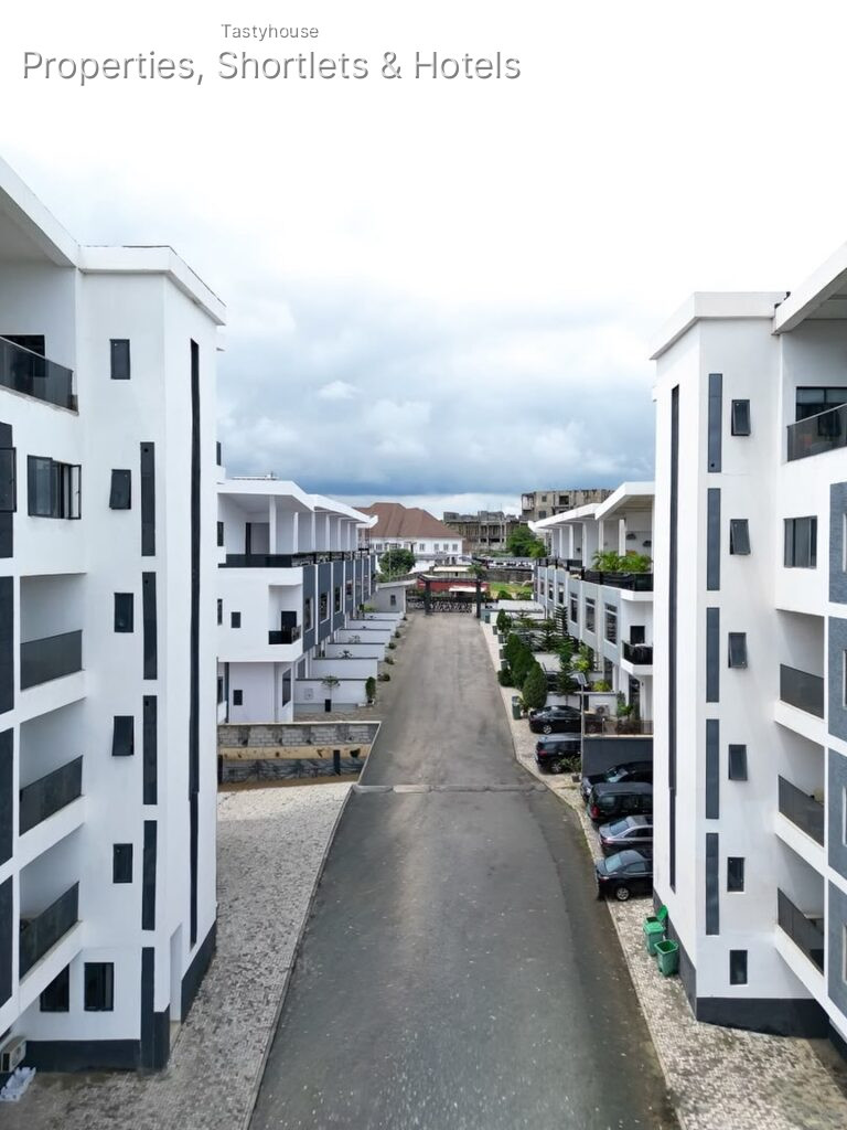 Premium 4 Bedroom Townhouse with 1 Room B0