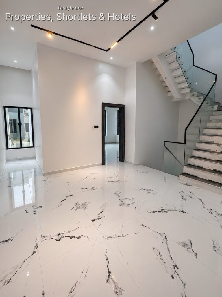 Premium 4 Bedroom Townhouse with 1 Room B0