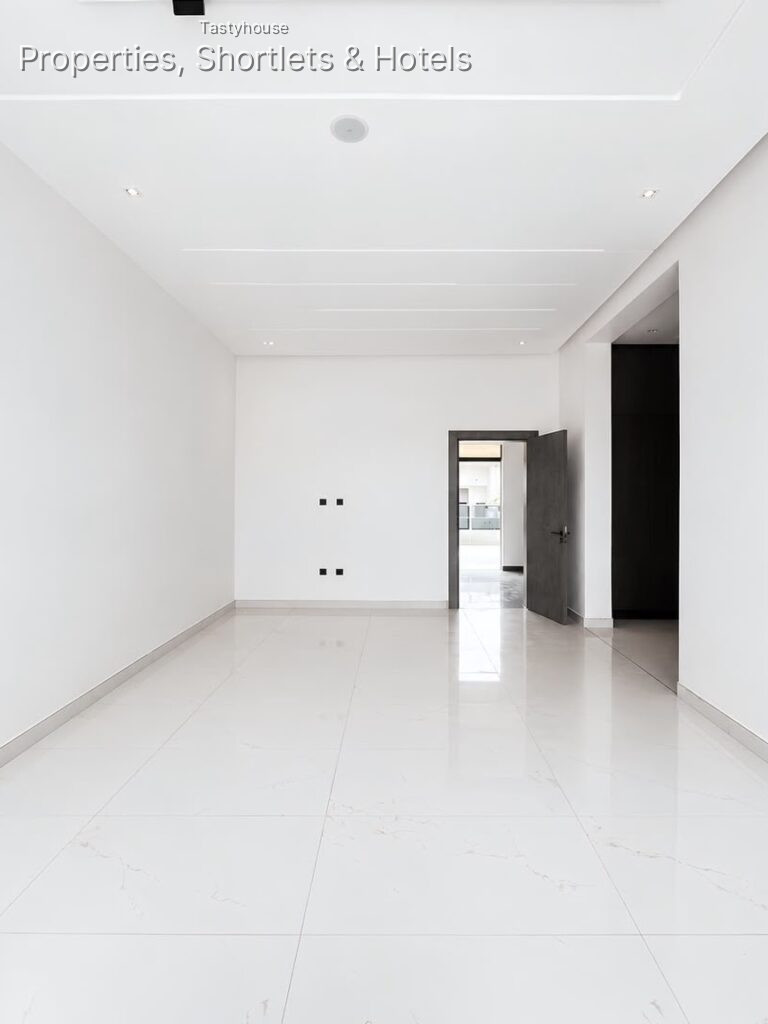 Premium 4 Bedroom Townhouse with 1 Room B0