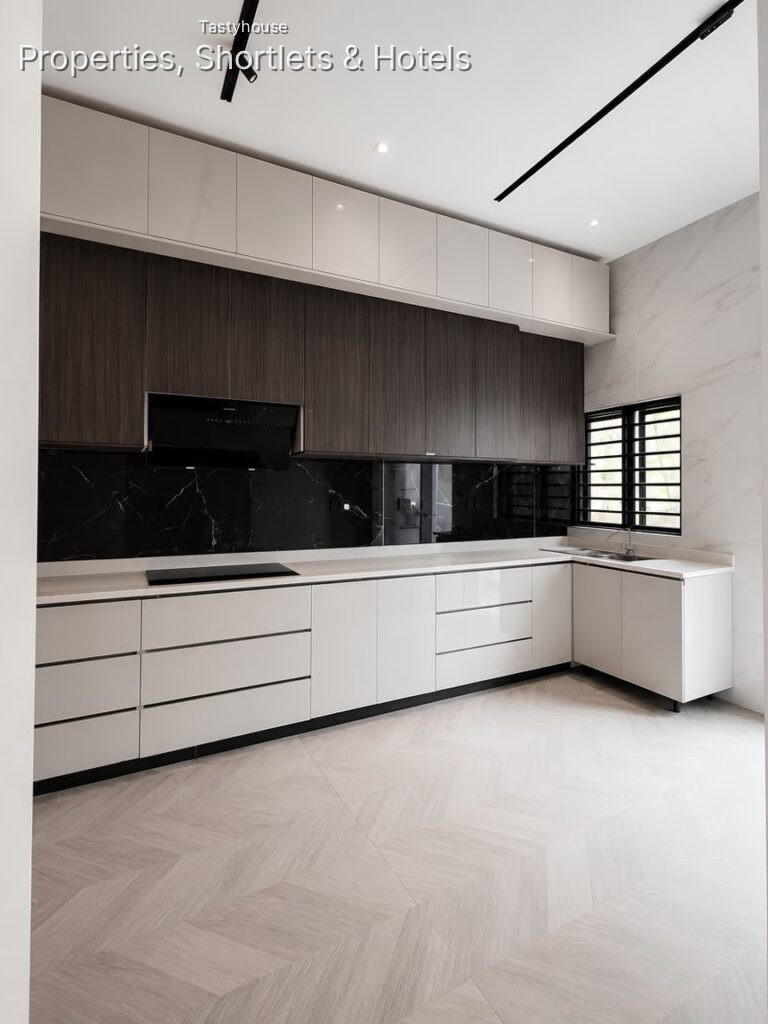 Premium 4 Bedroom Townhouse with 1 Room B0