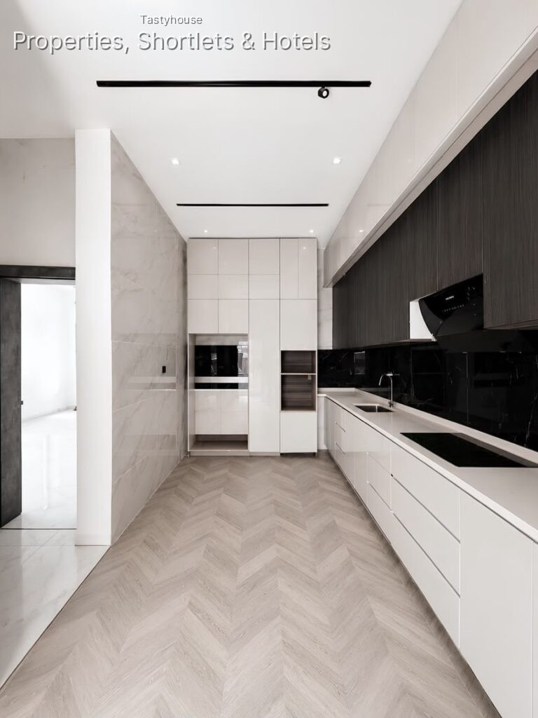 Premium 4 Bedroom Townhouse with 1 Room B0