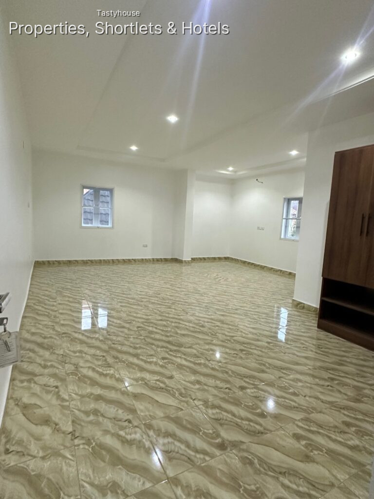10 Units of Apartments /Flat
