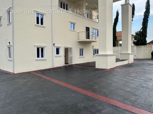 10 Units of Apartments /Flat