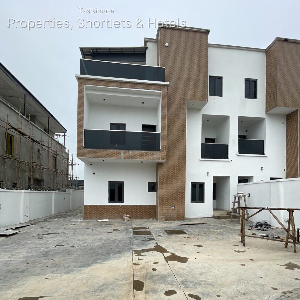 5 Bedroom Semi Detached Duplex 1 Room Bq