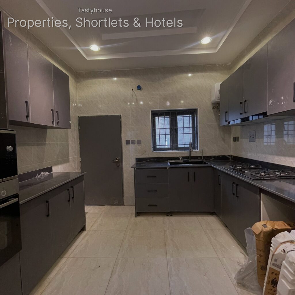 5 Bedroom Semi Detached Duplex 1 Room Bq