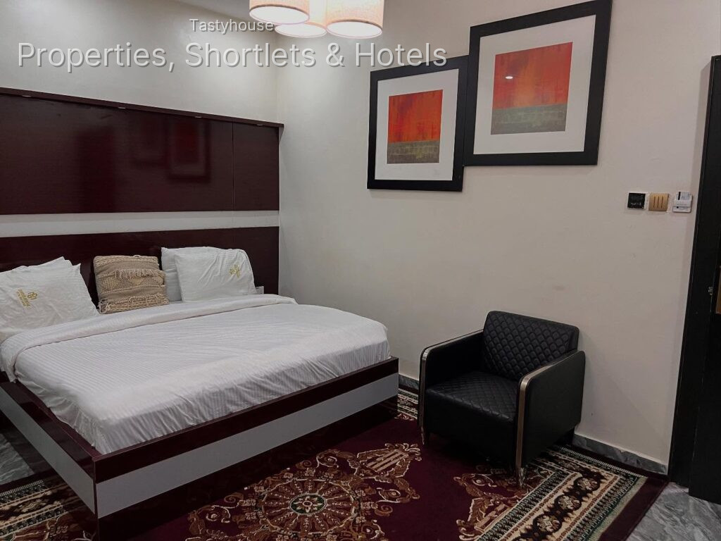 Grandeurmeridian Hotel and Suites