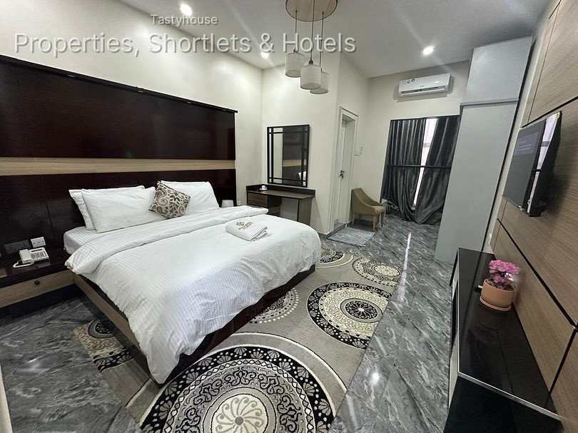 Grandeurmeridian Hotel and Suites