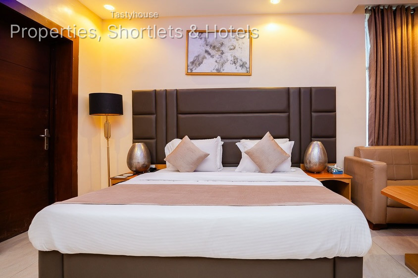 Shores Hotel