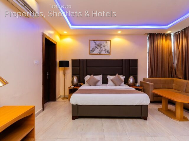 Shores Hotel