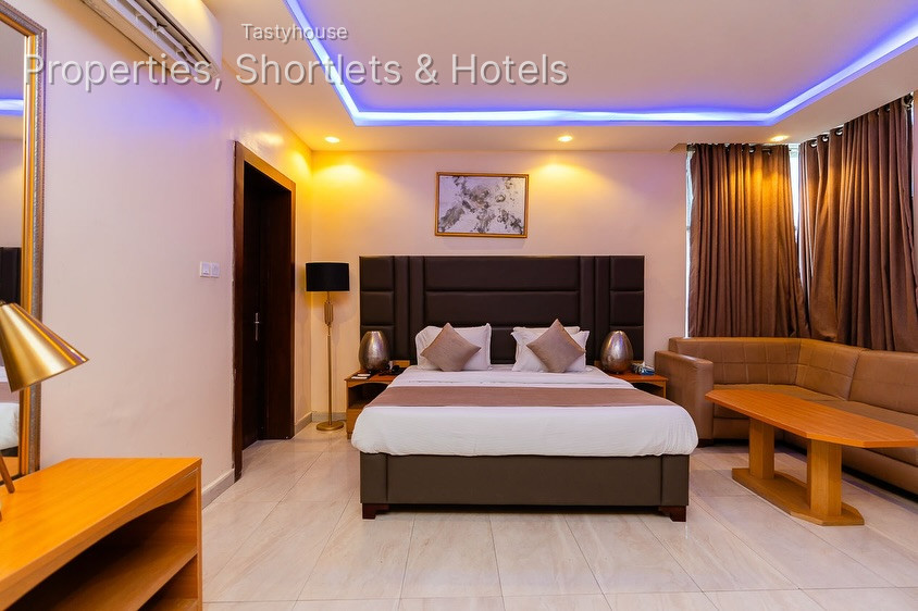 Shores Hotel