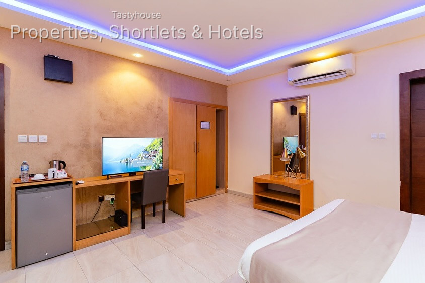 Shores Hotel