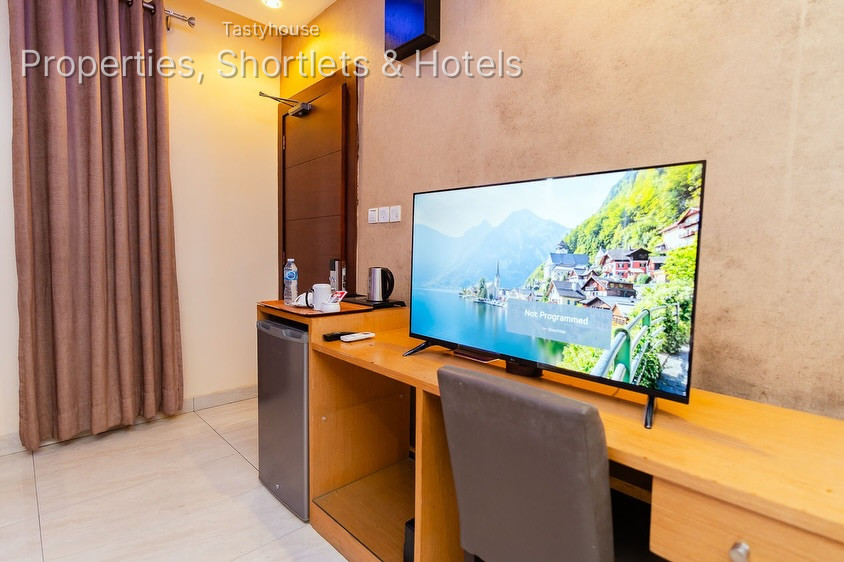 Shores Hotel