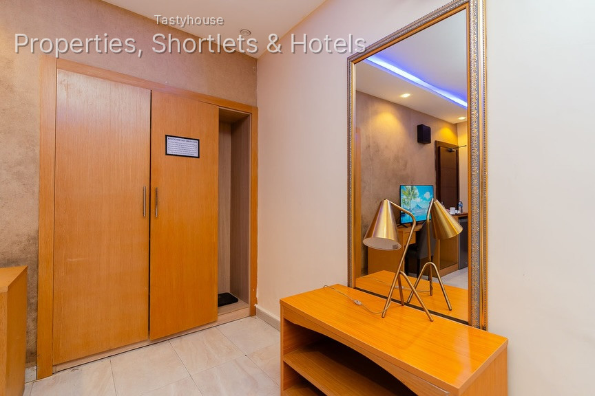 Shores Hotel
