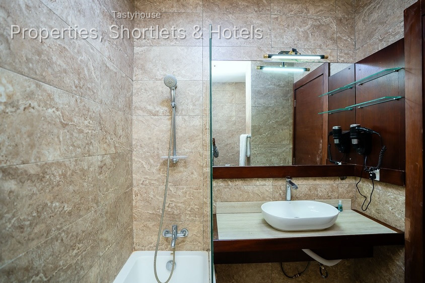 Shores Hotel