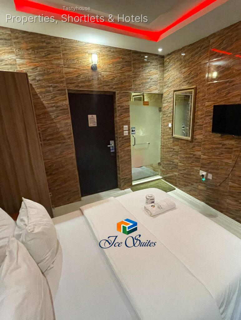 lce Suites Hotel