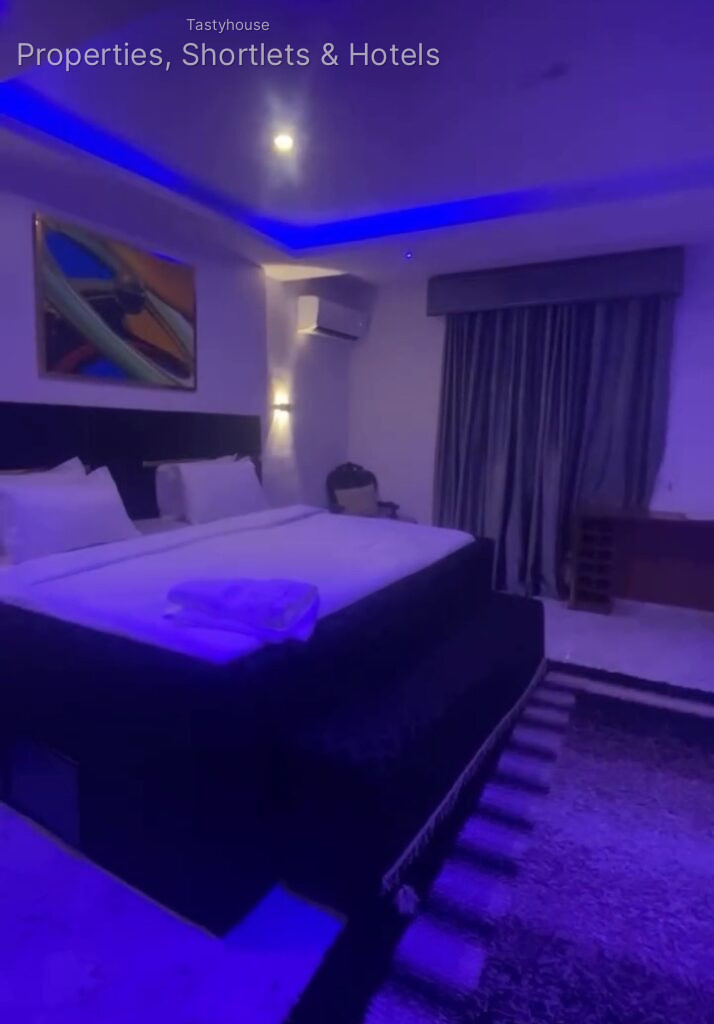 Queens Court Hotel