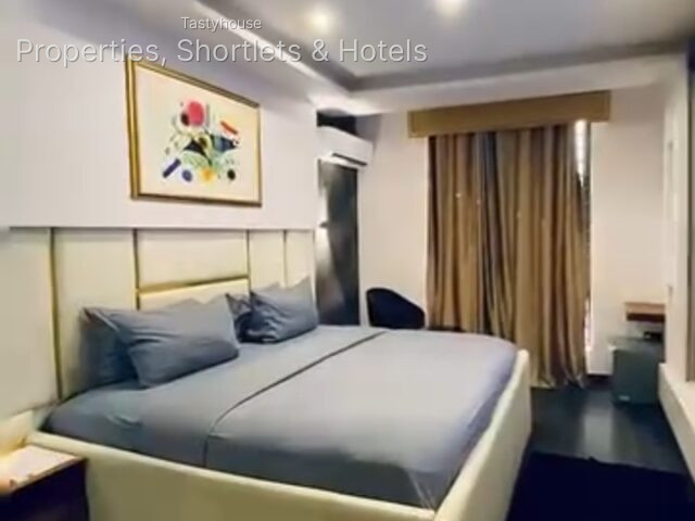 Queens Court Hotel