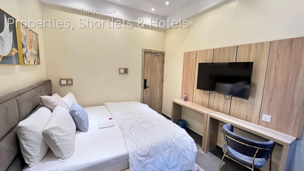Mohit Hotel & Suites