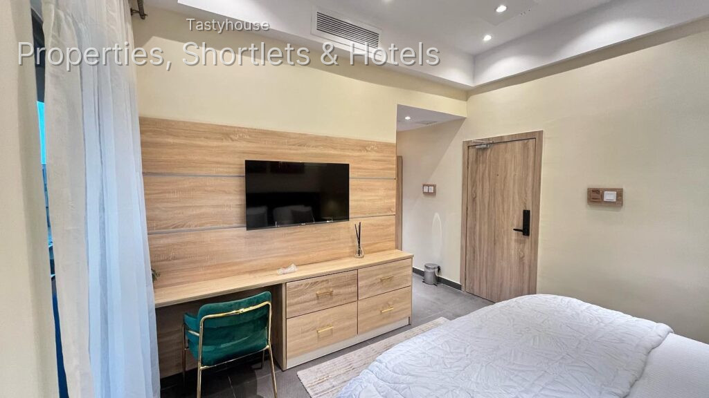 Mohit Hotel & Suites