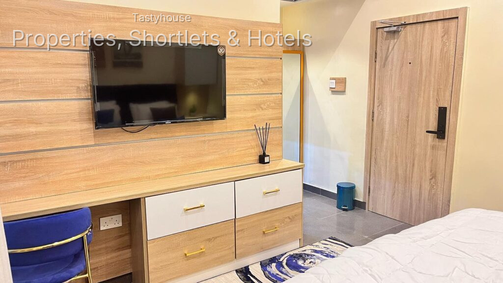Mohit Hotel & Suites