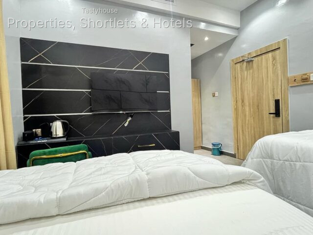Mohit Hotel & Suites