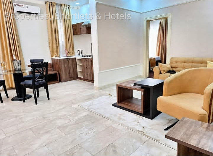 Luxxe Suites By Almond