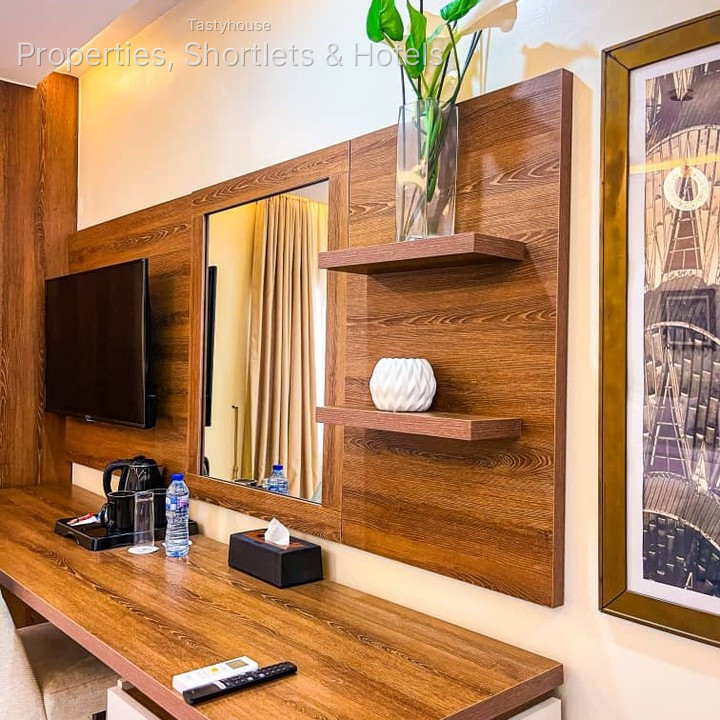 Plush Hotel