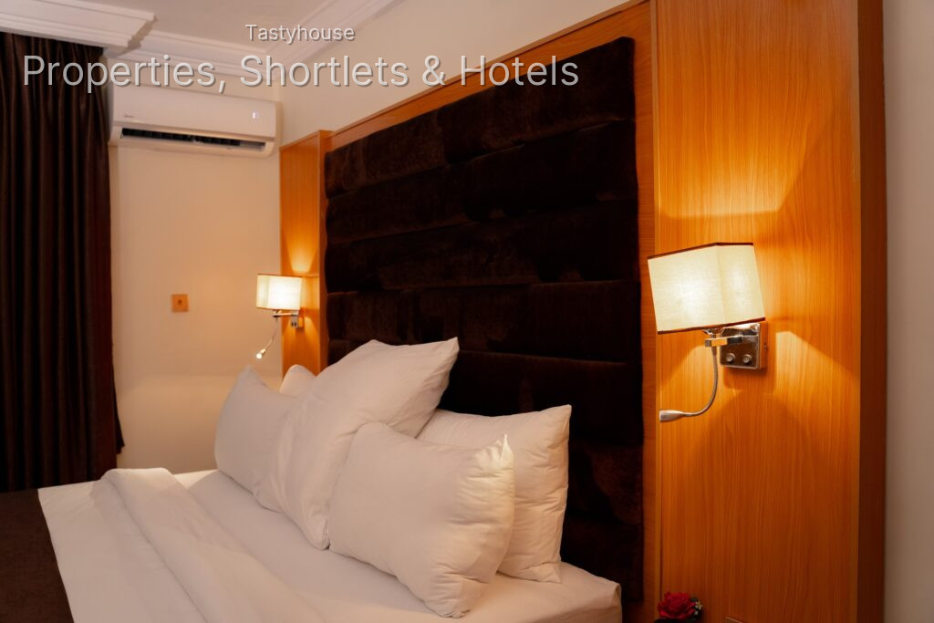 Sparklyn Hotels & Suites