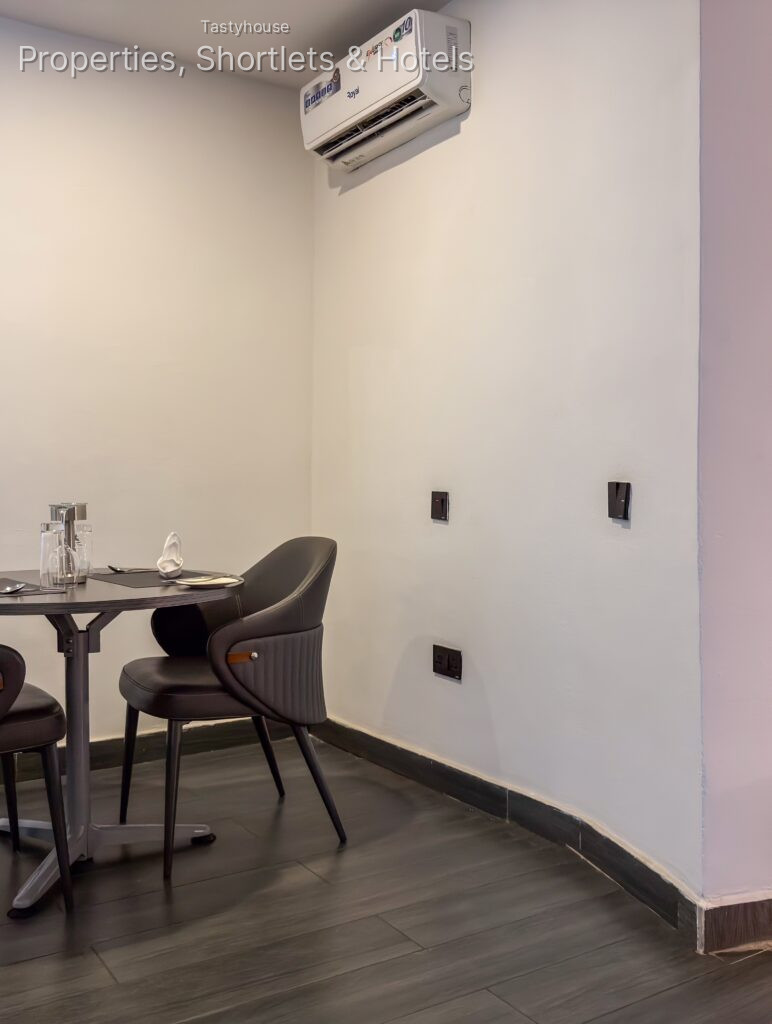 De signature tower & Suites