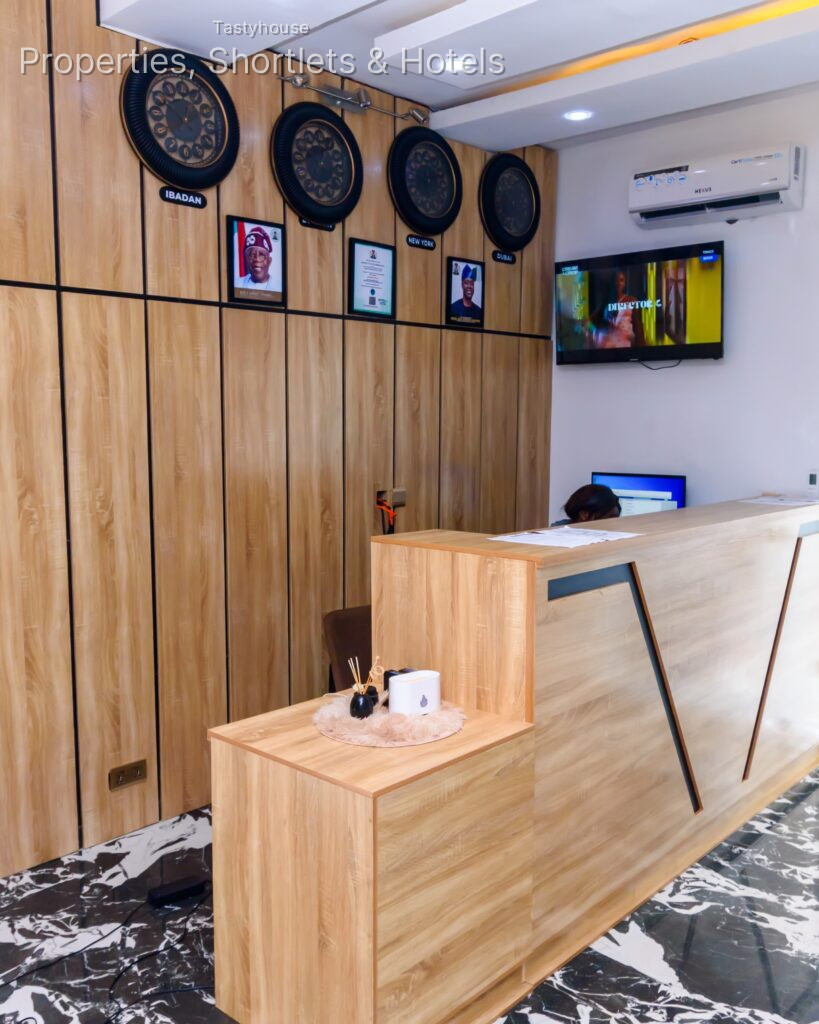 #1 Hotel & Lounge