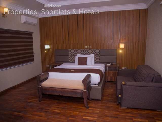 Mahogany Hotel & Suite