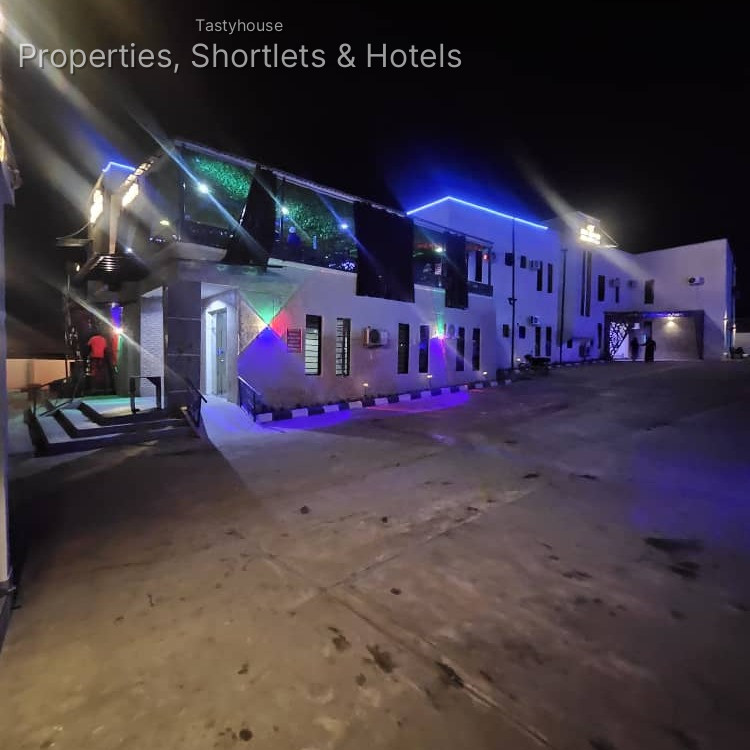 The Royam Hotel & 09lounge