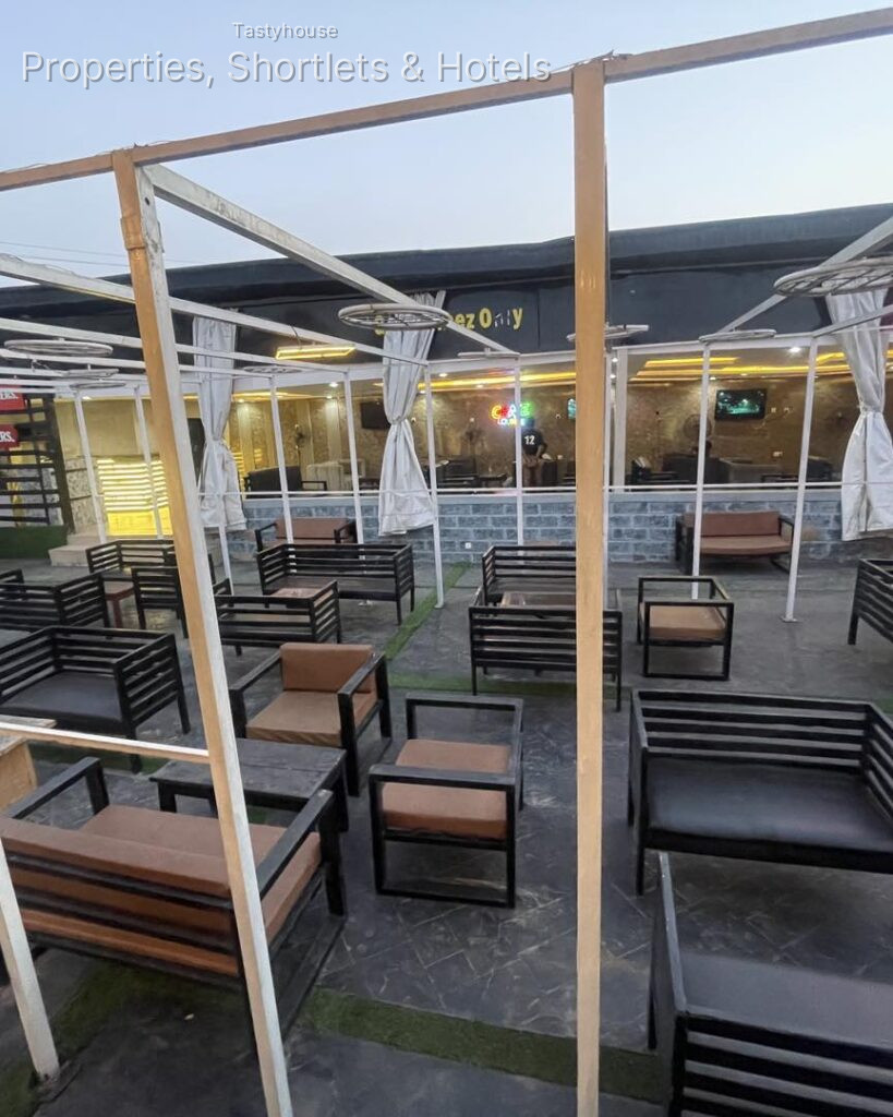 Chase Hotel & Lounge