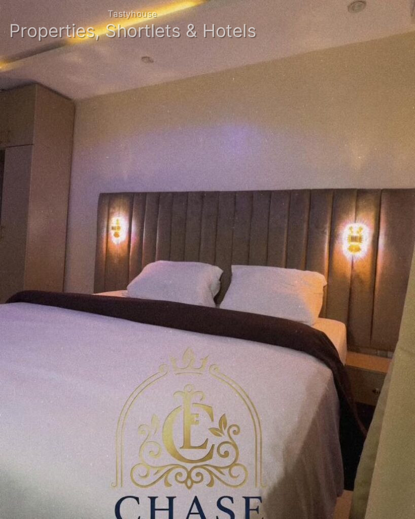 Chase Hotel & Lounge