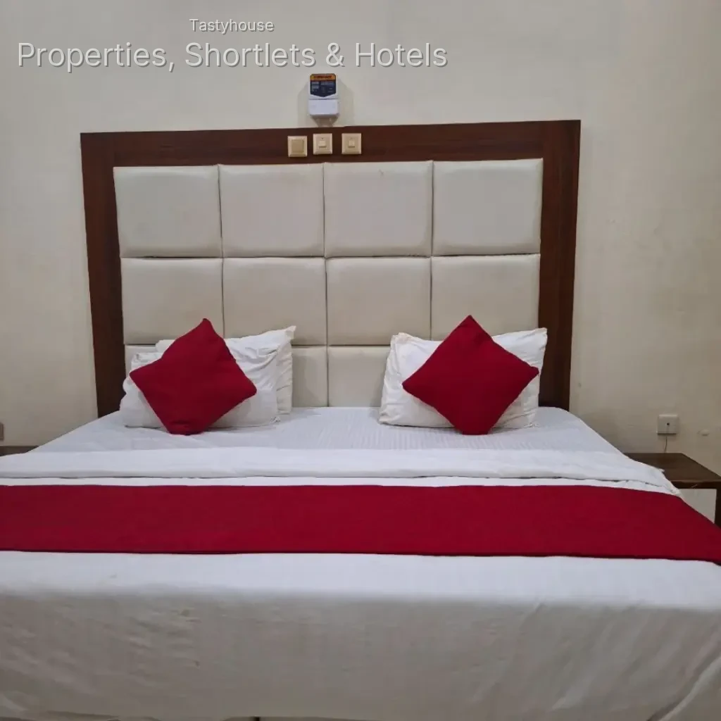 Rendezvous Hotel & Lounge