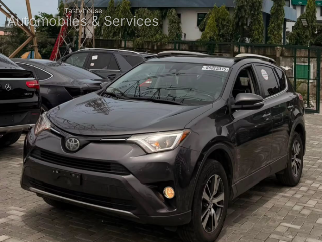 2018 Toyota RAV4 XLE