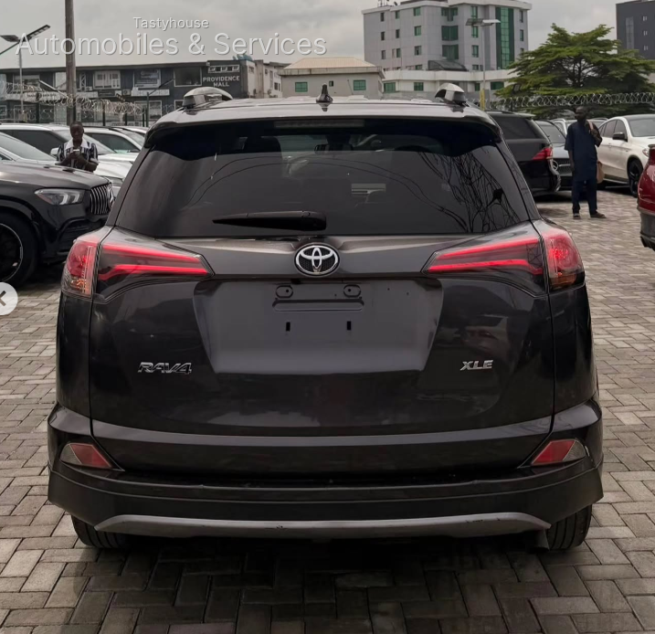 2018 Toyota RAV4 XLE