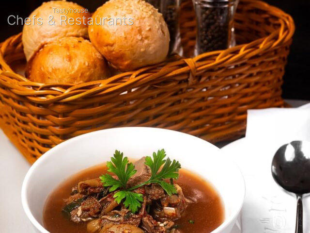 Goat’s Meat Pepper Soup x bread rolls