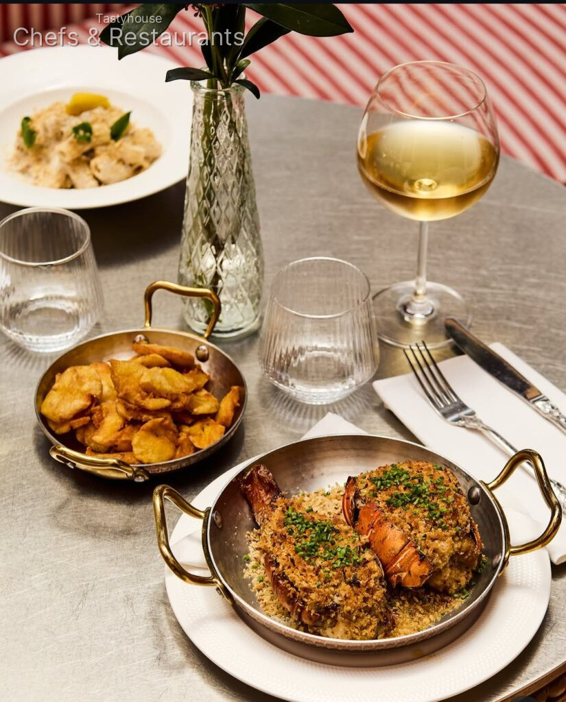 Lobster crisp pours